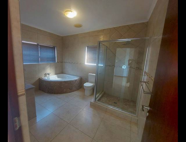 4 BEDROOM HOUSE FOR SALE IN COUNTRY CLUB